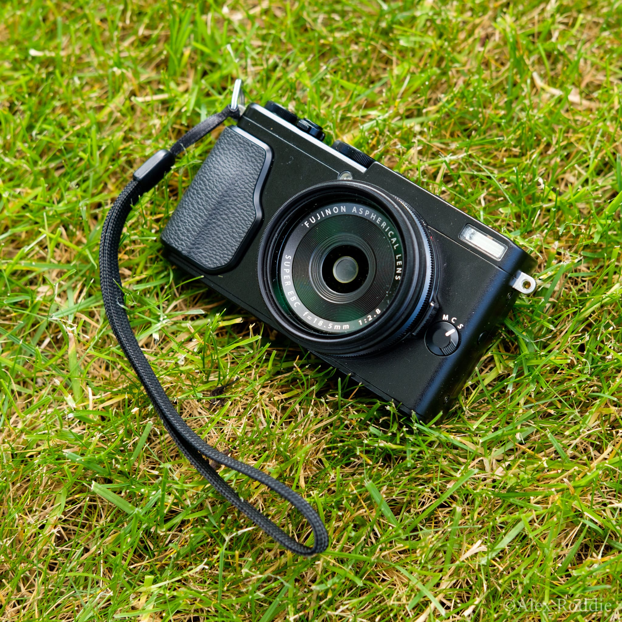 aan de andere kant, Jumping jack maandag First look: Fujifilm X70. The ultimate backpacker's camera? | Alex Roddie